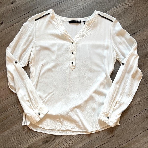 🔥SALE - any 4/$20. William Rast Blouse - Picture 1 of 5